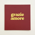 Grußkarte Grazie Amore, dunkelrot mit gelbem Schriftzug, 120x120mm