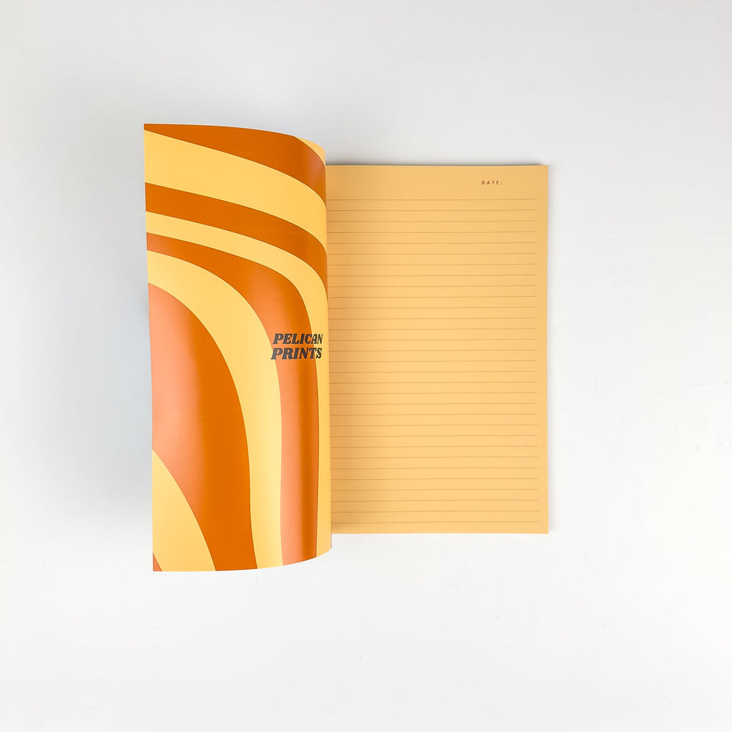 Softcover Notizbuch A5 aufgeschlagen mit linierten Seiten – Pelican Prints